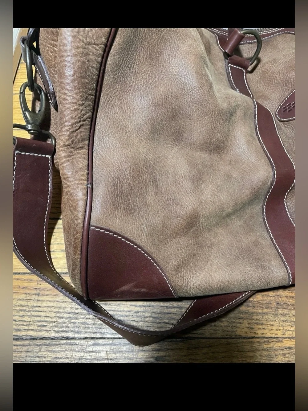 Roots Blackberry Two-Tone Brown Leather Vintage Duffel Bag Vacation Travel